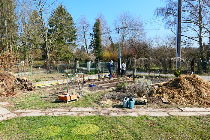 Un potager aux serres Karnivores pour assumer l'augmentation des frais de port